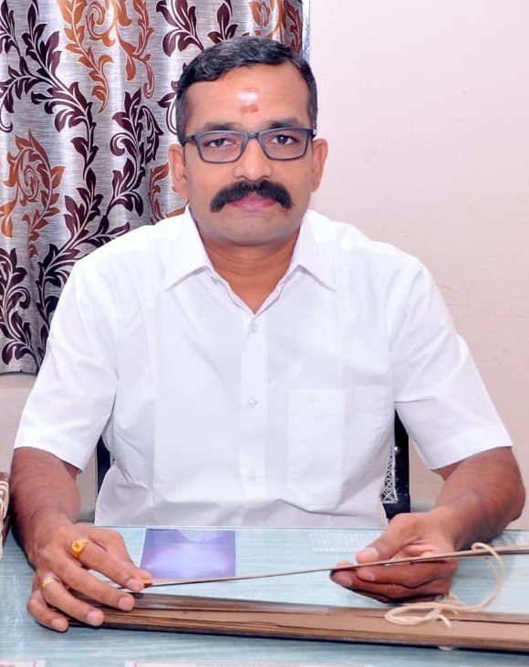 D. Muruganandam, Siva Nadi Reader, with bundles of preserved palm-leaf manuscripts